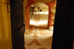 ingresso-alla-grotta-hostaria-da-lino